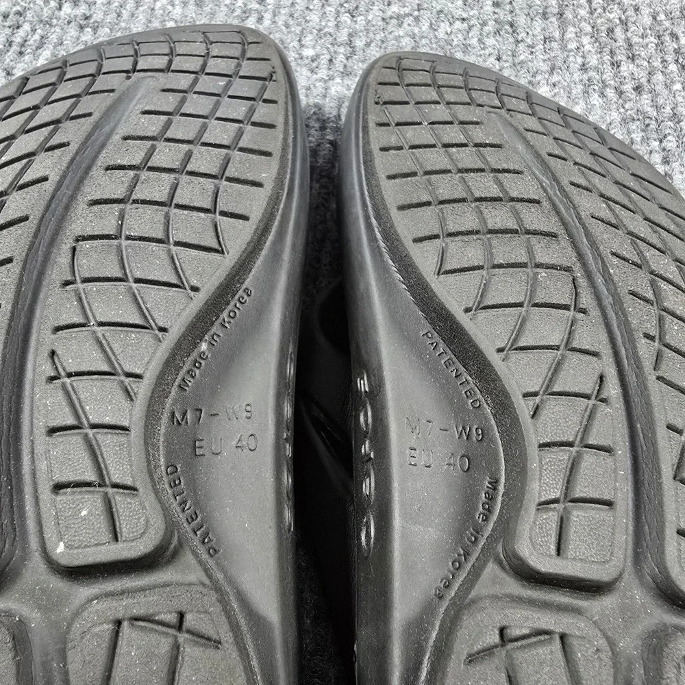 OOFOS Sandals Mens Size 7 Womens Size 9 EU 40 Black OOriginal Recovery Flip Flop